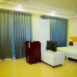 Отель Lime Tree Luxury - Service Near Artemis Hospital ,gurgaon, Гургаон
